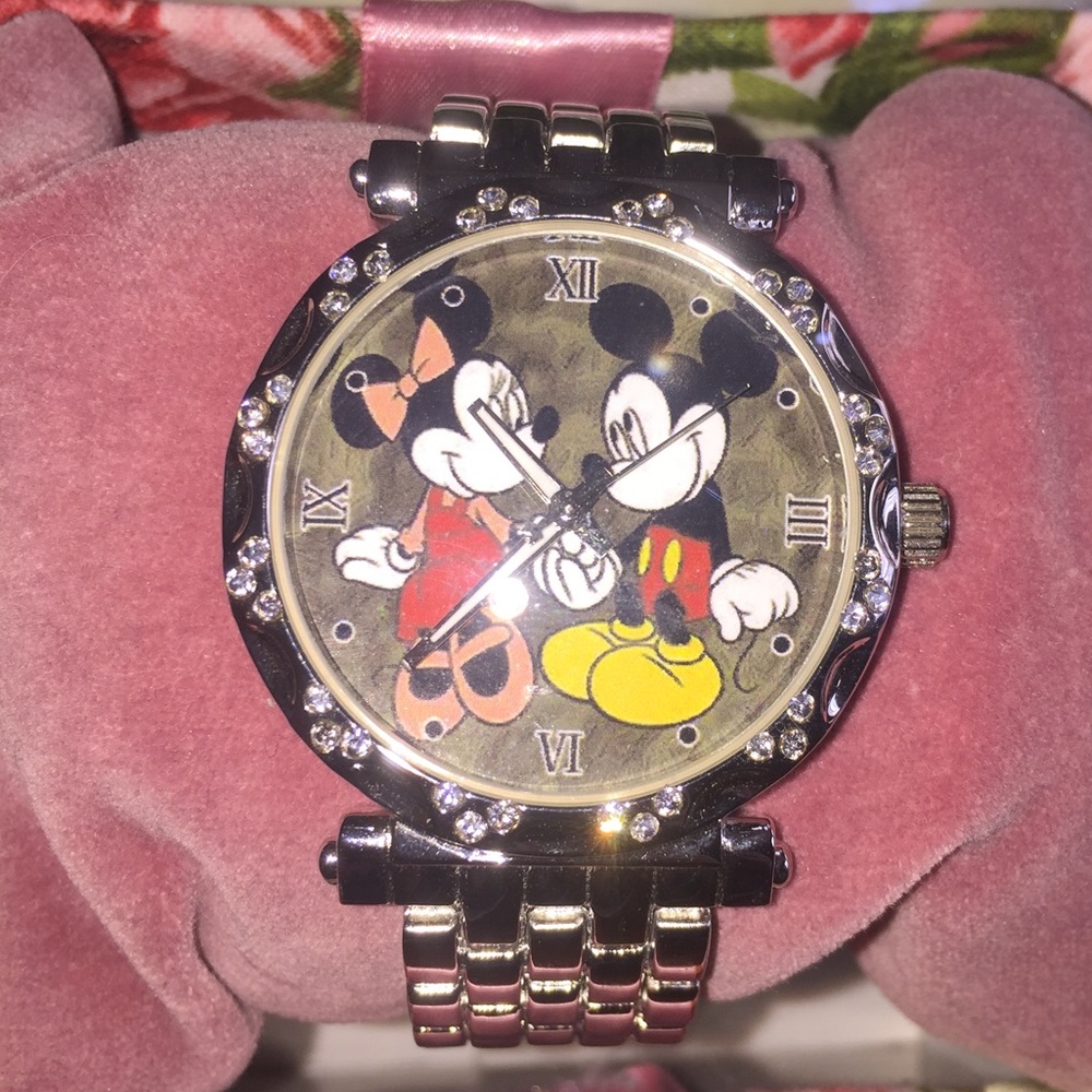 NEW*Ladies CZ Mickey & Minnie watch w/ extra links